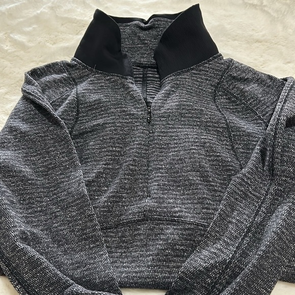 Lululemon 1/2 Zip Pullover - Picture 9 of 10